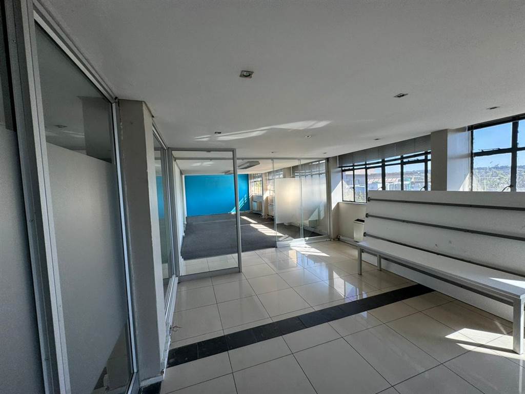 100  m² Commercial space in Wynberg photo number 9