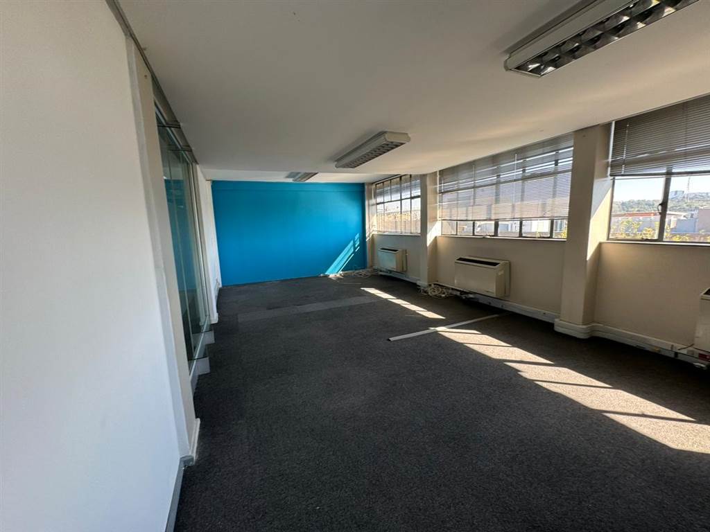 100  m² Commercial space in Wynberg photo number 23