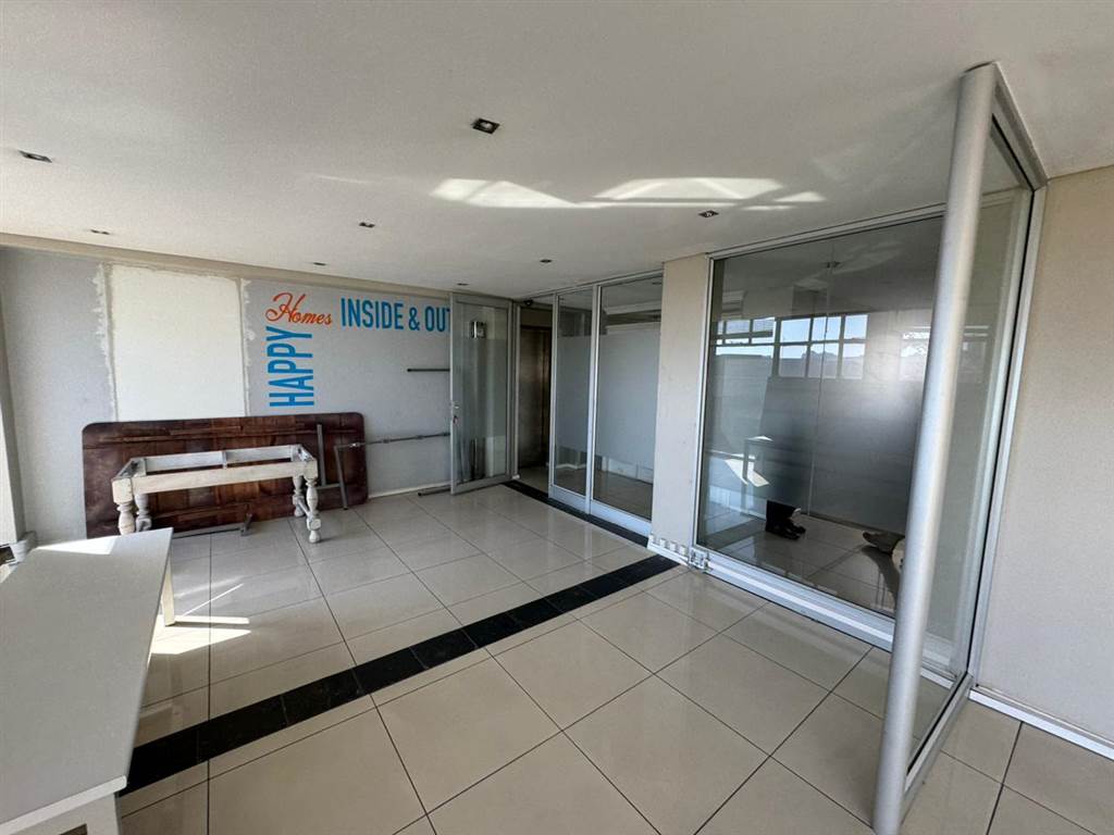 100  m² Commercial space in Wynberg photo number 16