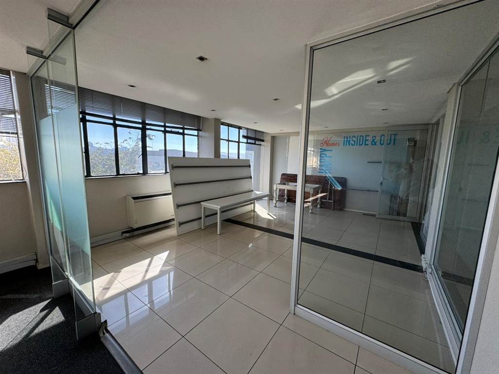 100  m² Commercial space in Wynberg photo number 18