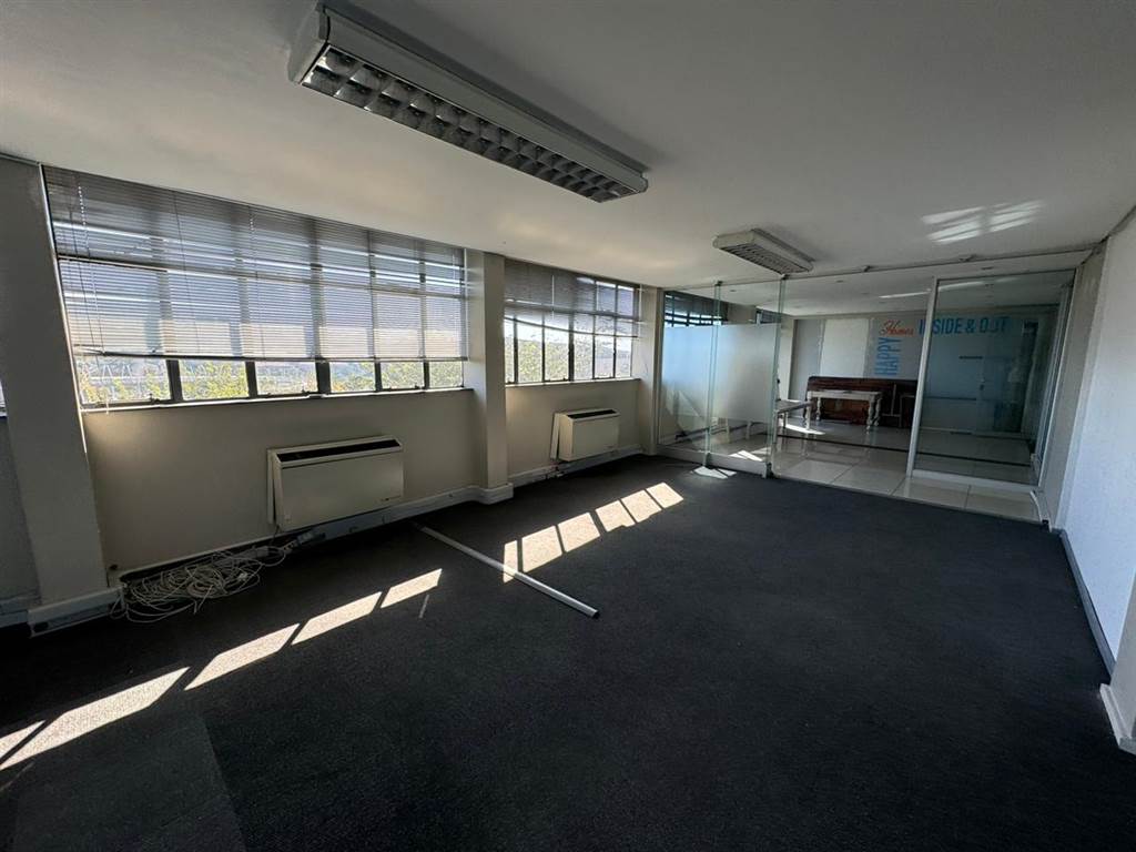 100  m² Commercial space in Wynberg photo number 12