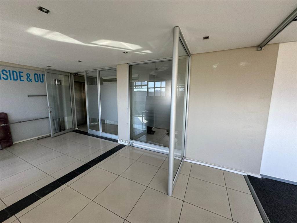 100  m² Commercial space in Wynberg photo number 26