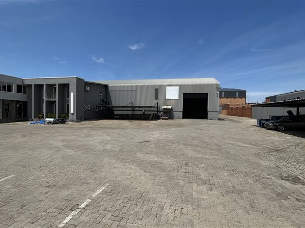 700  m² Industrial space