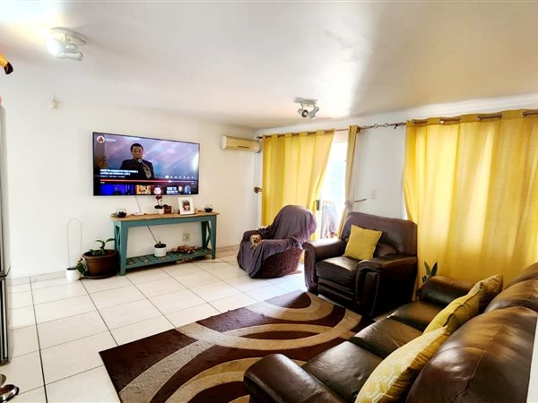 2 Bed Flat in Mt Edgecombe