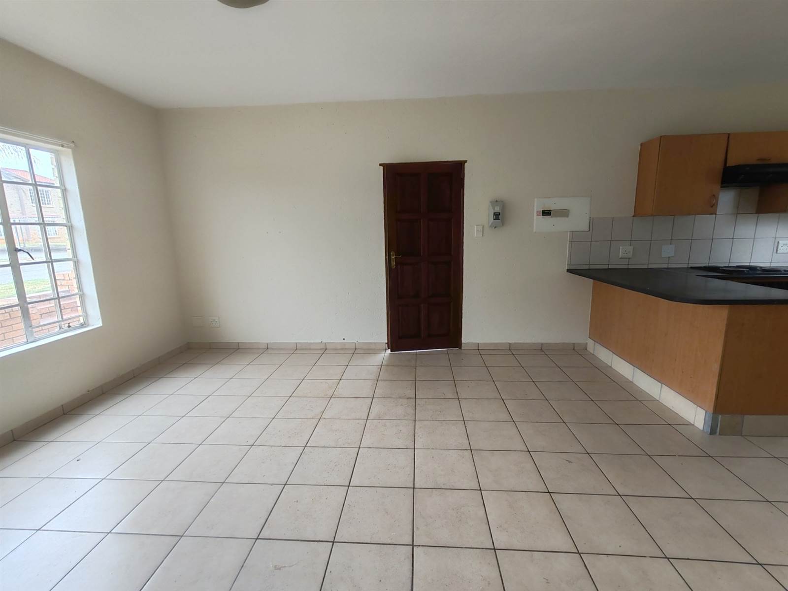 2 Bed Apartment in Waterval East photo number 8