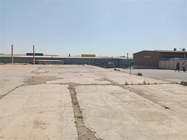 4 000  m² Industrial space