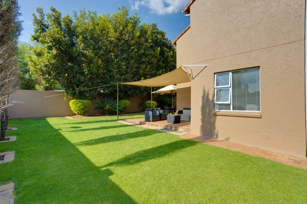 2 Bed Duplex in Douglasdale photo number 2