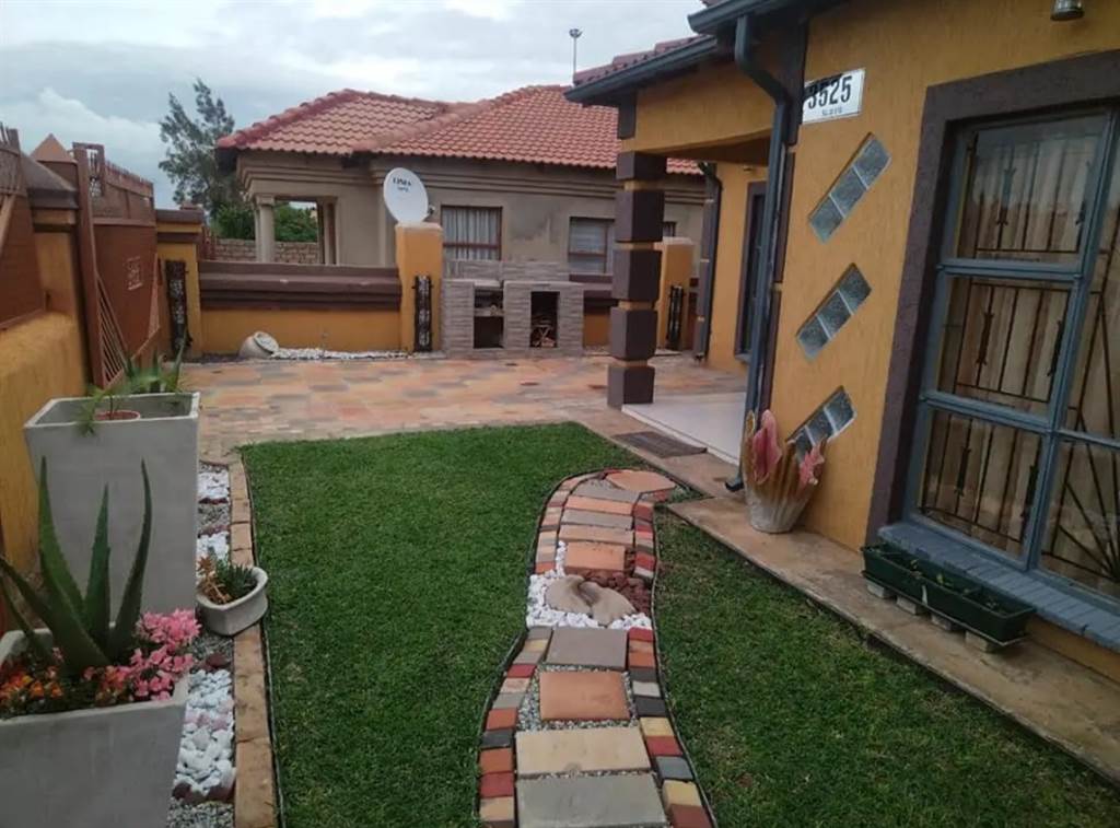 3 Bed House in Mabopane photo number 17