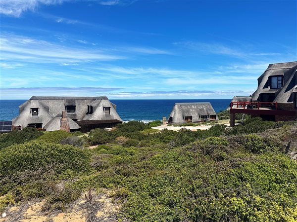 747 m² Land available in Stilbaai