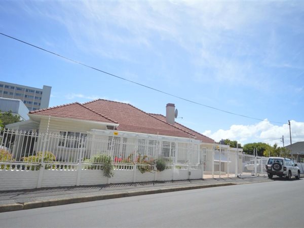 3 Bed House in Strand Central