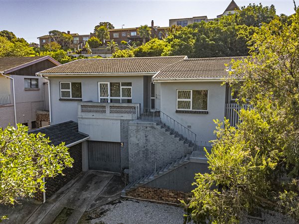 4 Bedroom House 4 Bedroom House