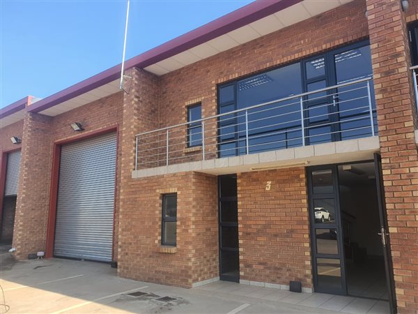 340  m² Industrial space in Clayville