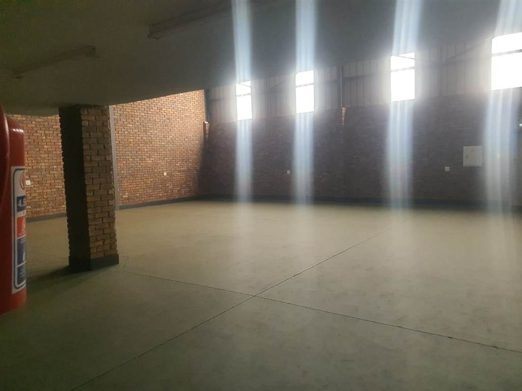 340  m² Industrial space in Clayville photo number 9