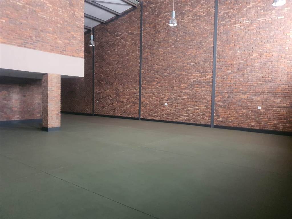 340  m² Industrial space in Clayville photo number 11