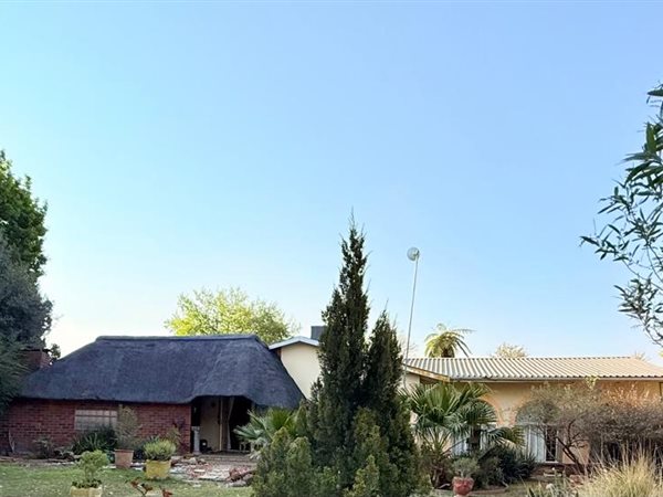 4 Bedroom House 4 Bedroom House