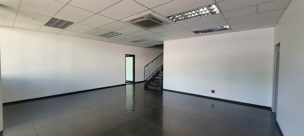 488  m² Commercial space in Isando photo number 17