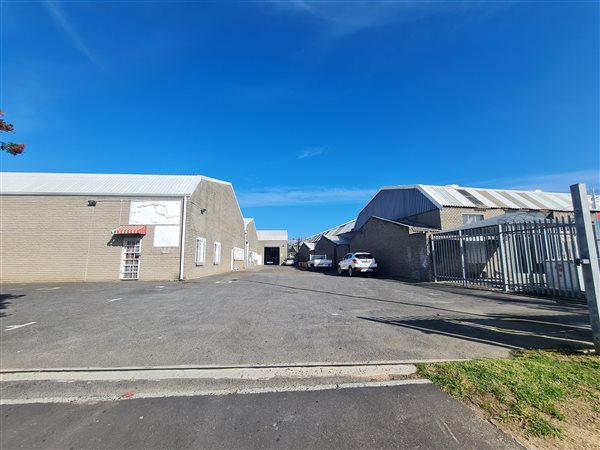 548  m² Industrial space