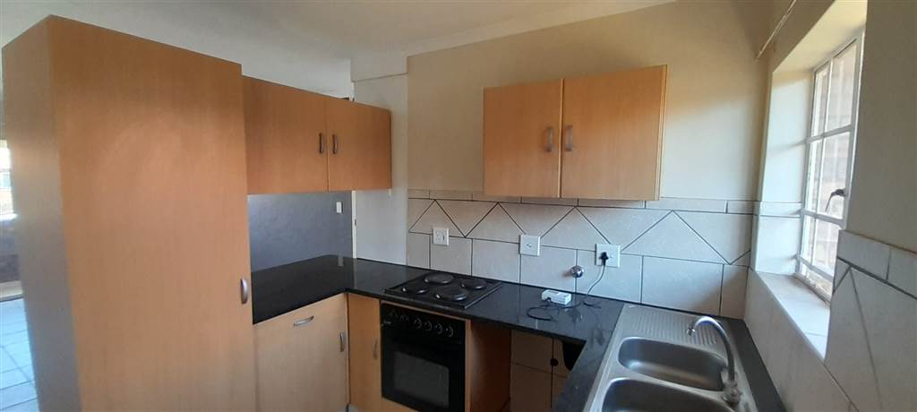 2 Bed Apartment in Clarina photo number 1