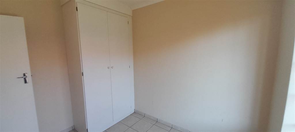 2 Bed Apartment in Clarina photo number 8