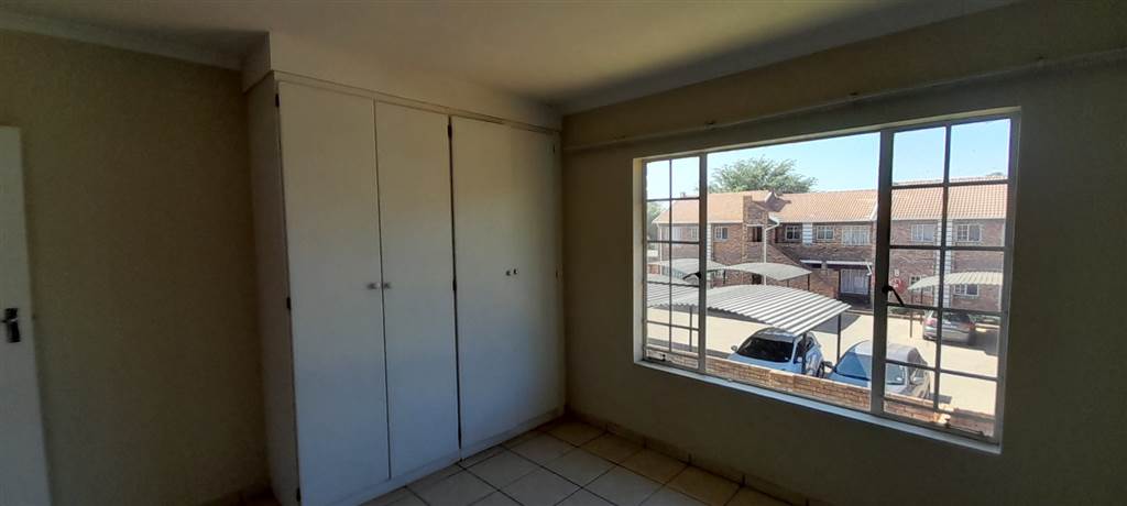 2 Bed Apartment in Clarina photo number 10