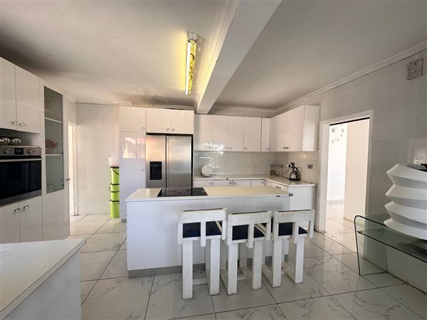 4 Bedroom House 4 Bedroom House