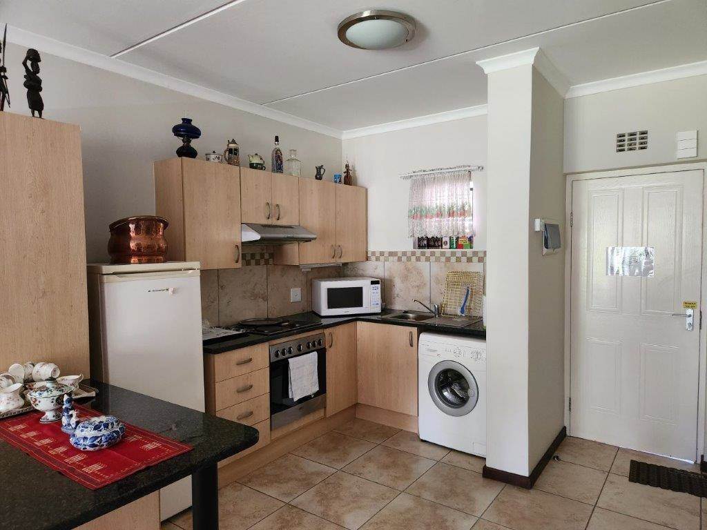 2 Bed Apartment in Douglasdale photo number 7