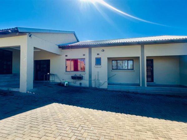 14 Bedroom House 14 Bedroom House