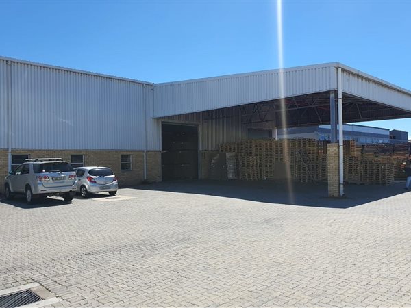 1 585  m² Industrial space