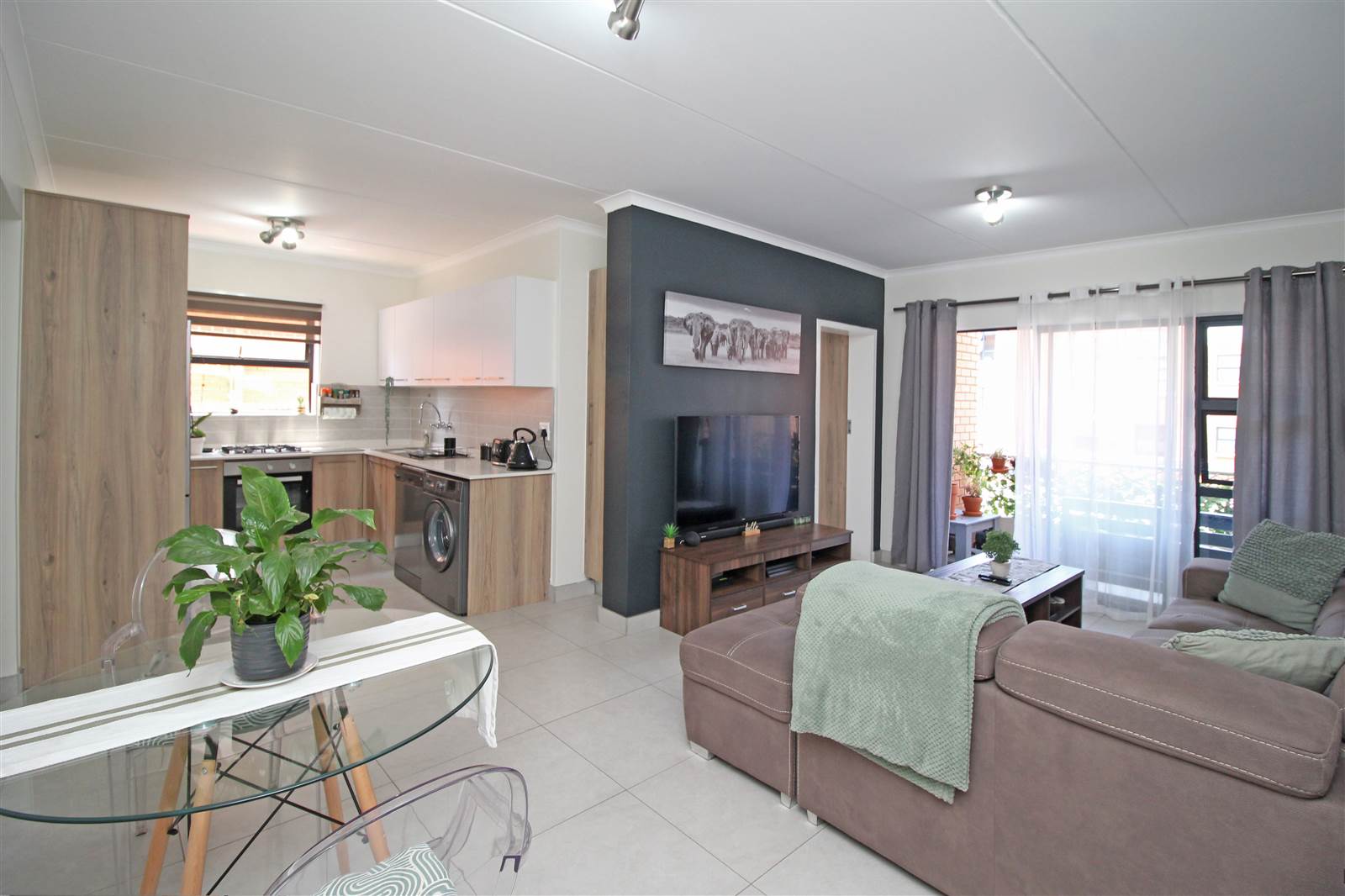 3 Bed Apartment in Modderfontein photo number 8