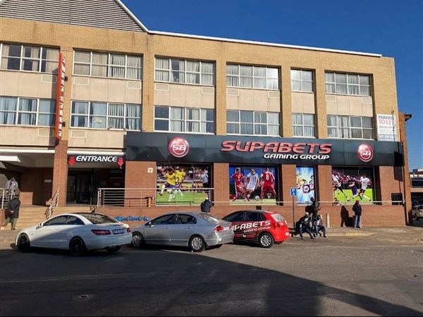 108  m² Commercial space in Kempton Park Central