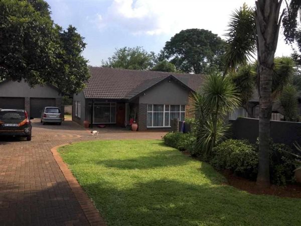 4 Bedroom House 4 Bedroom House