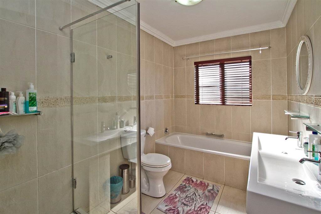 2 Bed Townhouse in Morninghill photo number 10