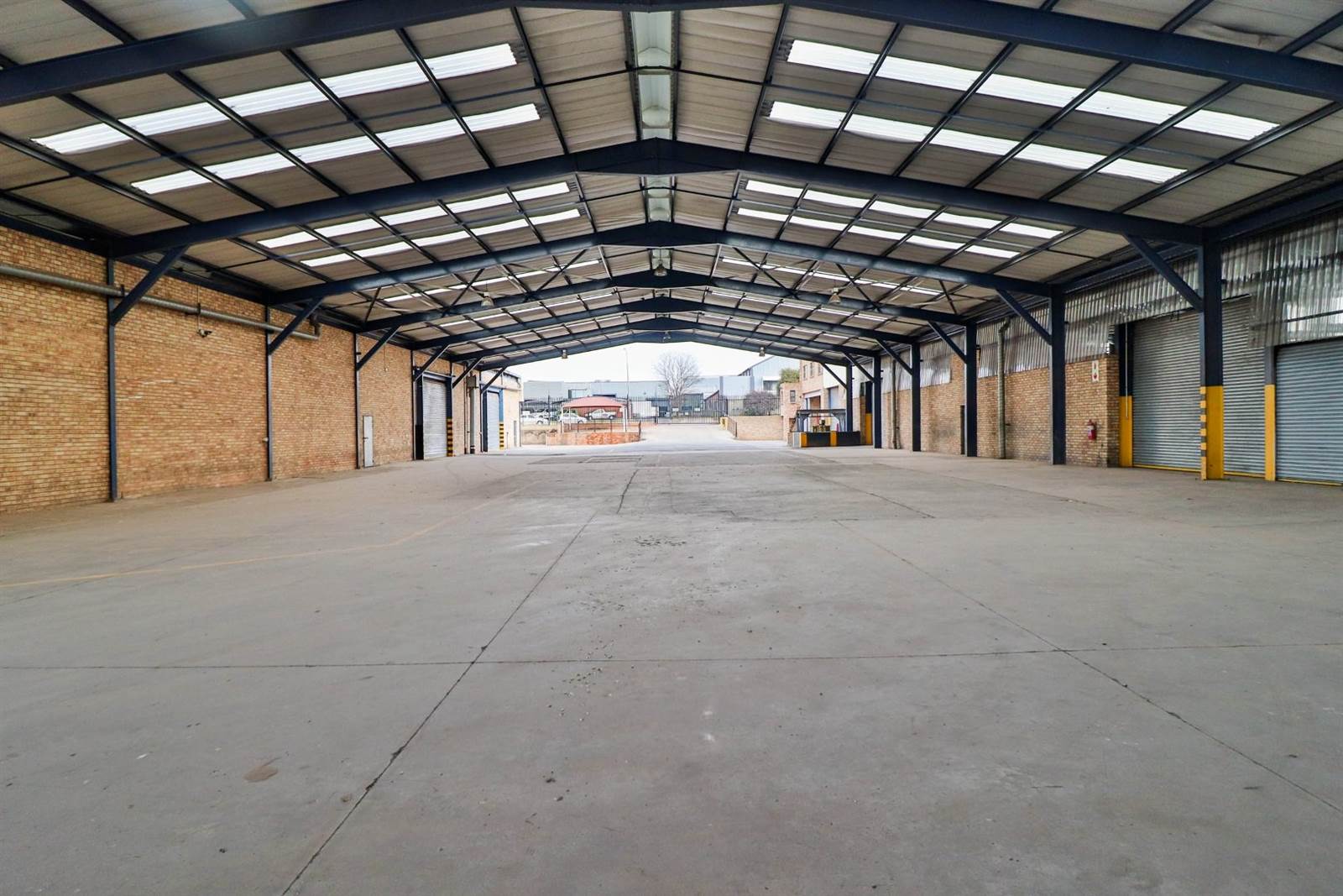 2403  m² Commercial space in Spartan photo number 14