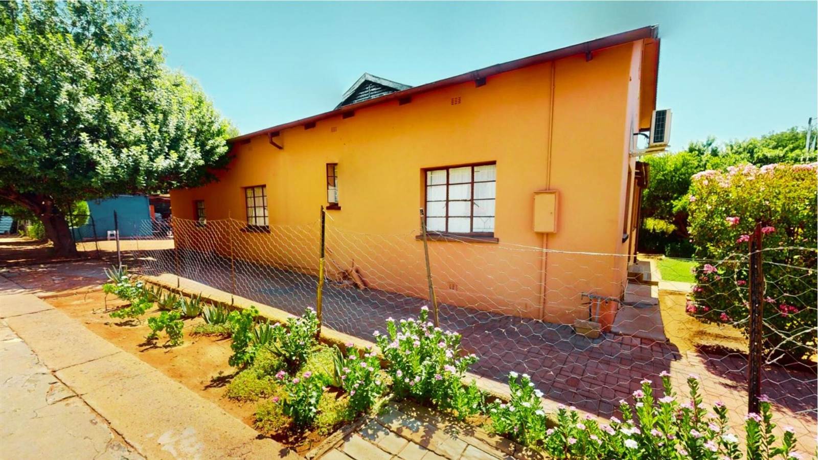 3 Bed House in Upington photo number 6
