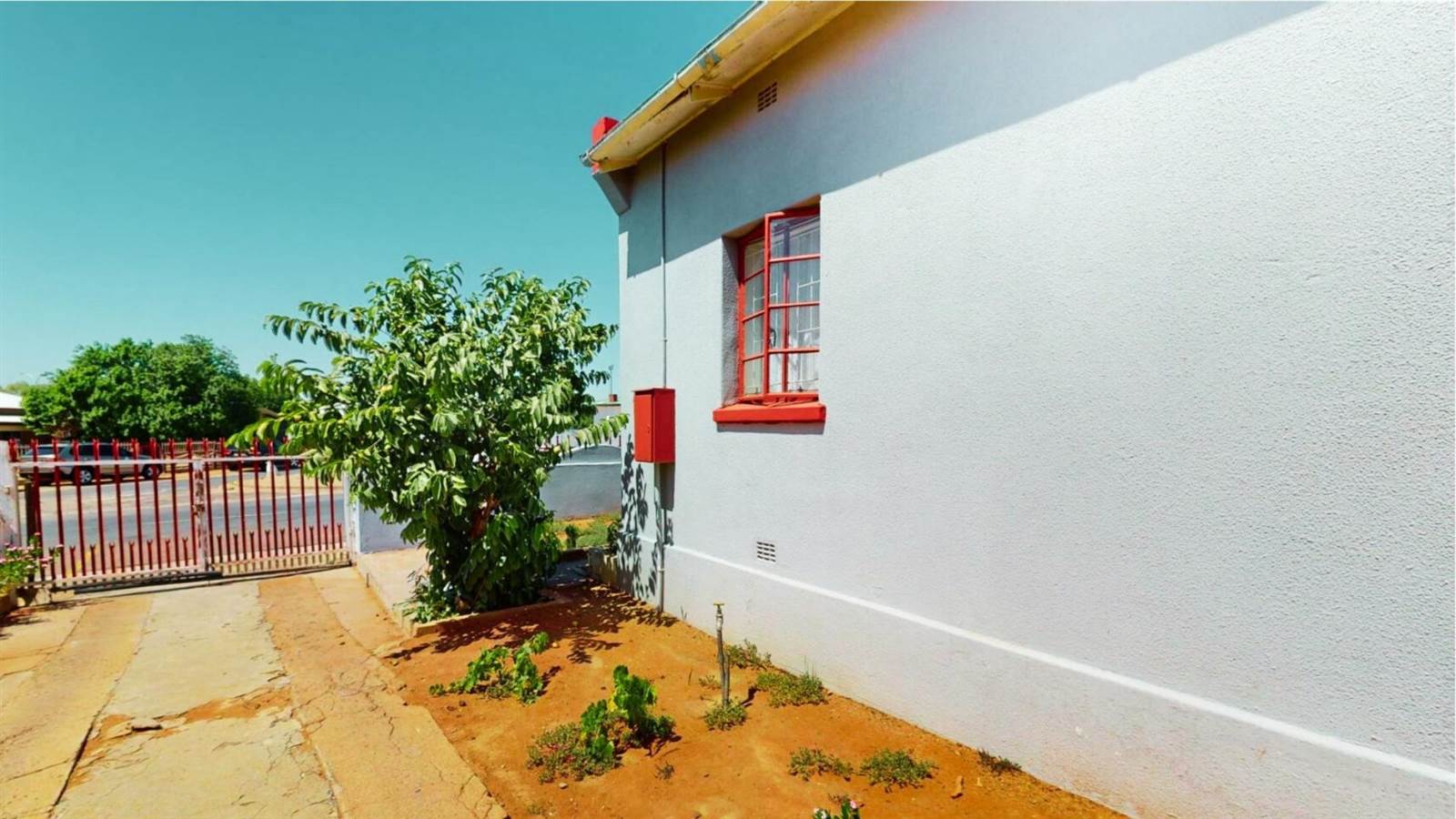 3 Bed House in Upington photo number 4