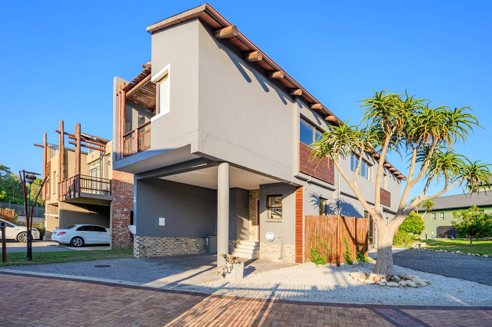 2 Bed Townhouse in Summerstrand photo number 2