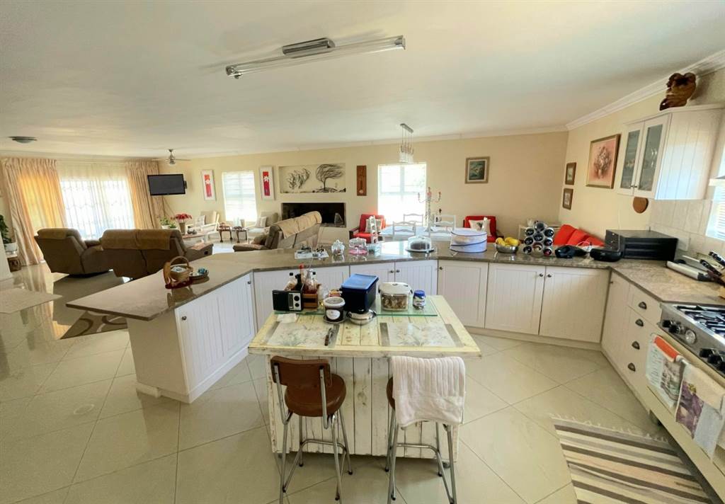 4 Bed House in Port Owen photo number 15