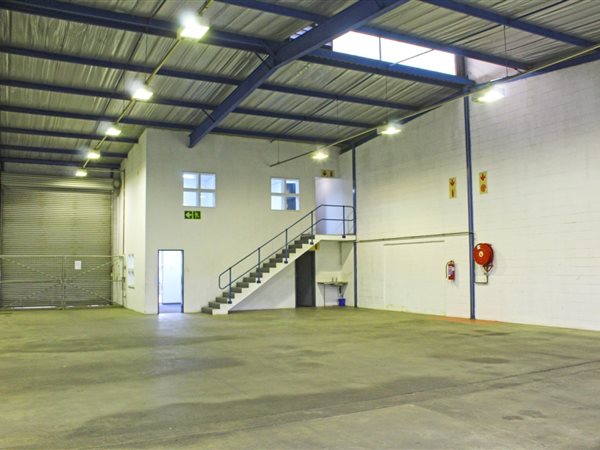 319  m² Industrial space