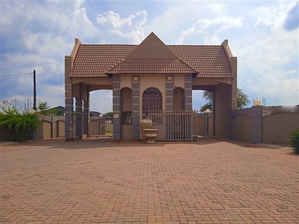 777 m² Land available in Wilkoppies