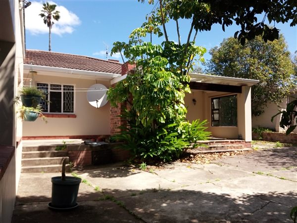7 Bed House in Grahamstown Central