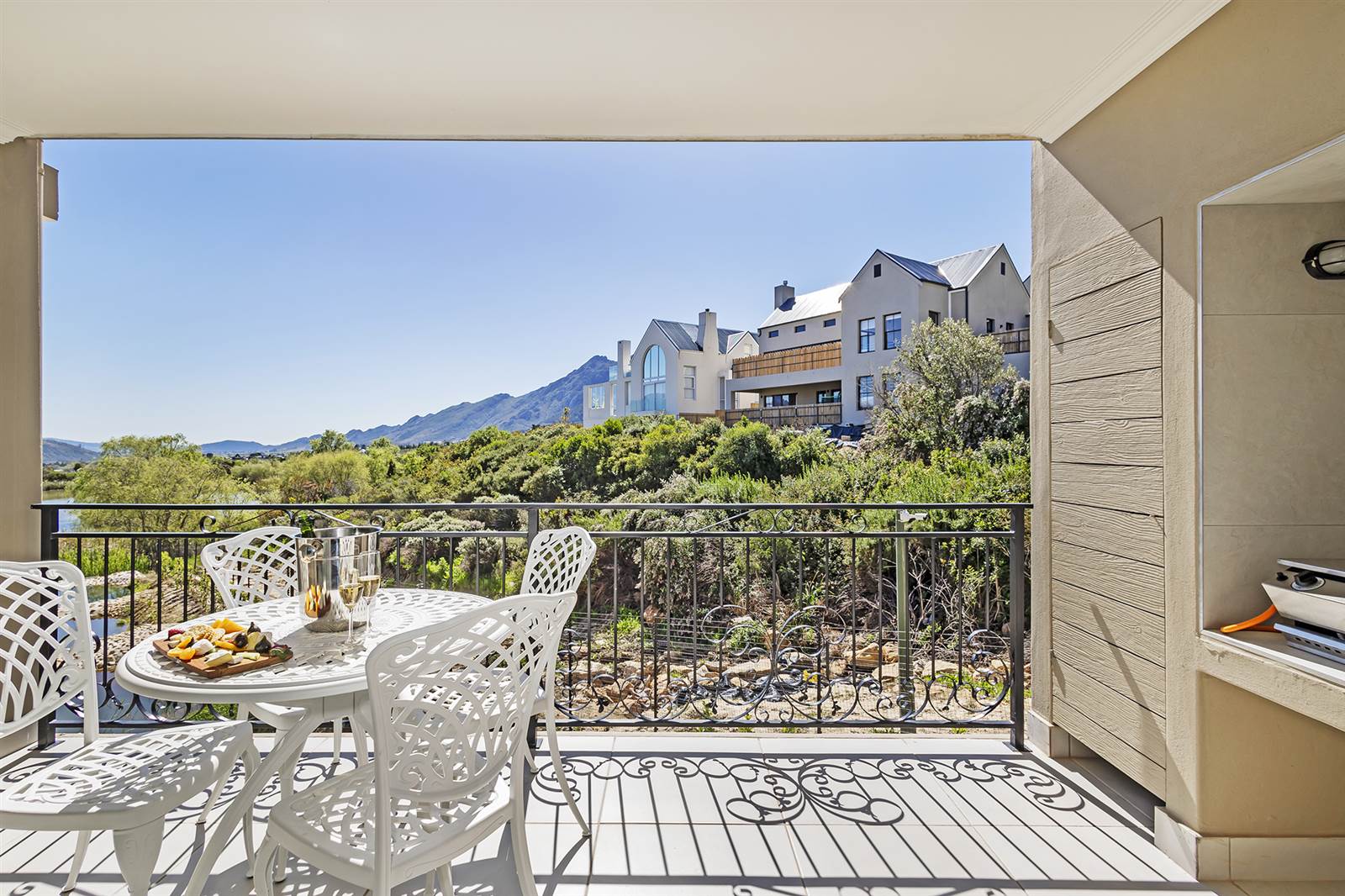 2 Bed House in Franschhoek photo number 3