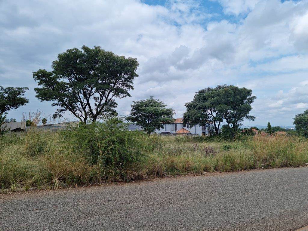 1800 m² Land available in Geelhoutpark photo number 14