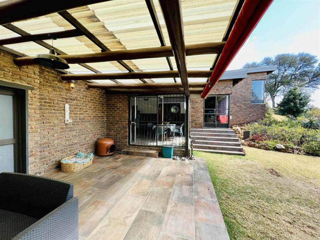 5 Bed House in Constantia Kloof photo number 8