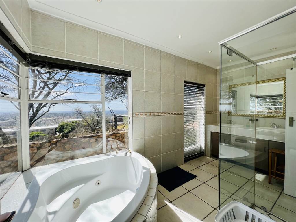 5 Bed House in Constantia Kloof photo number 20