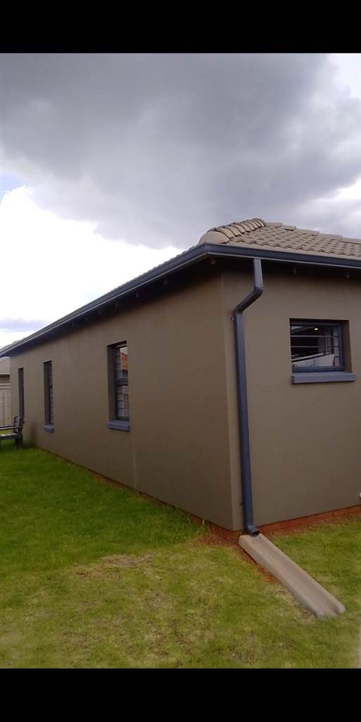 3 Bed House in Protea Glen photo number 5