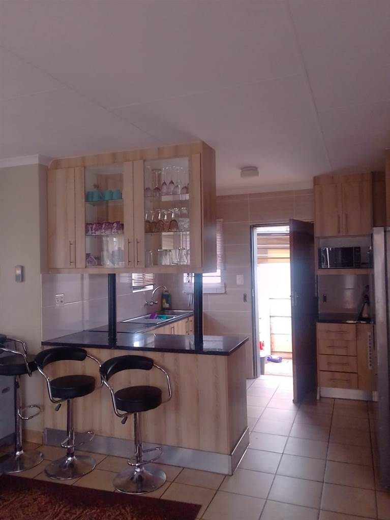 3 Bed House in Protea Glen photo number 6