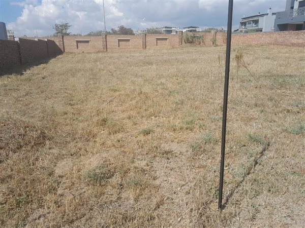 780 m² Land available in Bendor