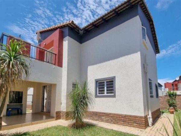 4 Bed House in Oukraal Estate