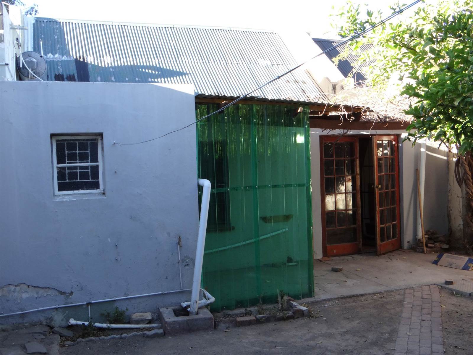2 Bed House in Beaufort West photo number 7