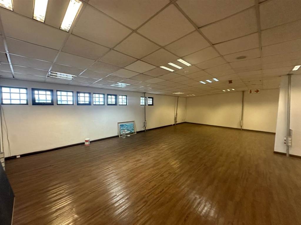 500  m² Commercial space in Triangle Farm photo number 1